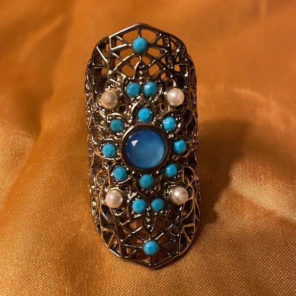 Gold colored ring with faux pearls & blue gems.size 7-Costume jewelry - Picture 6 of 11